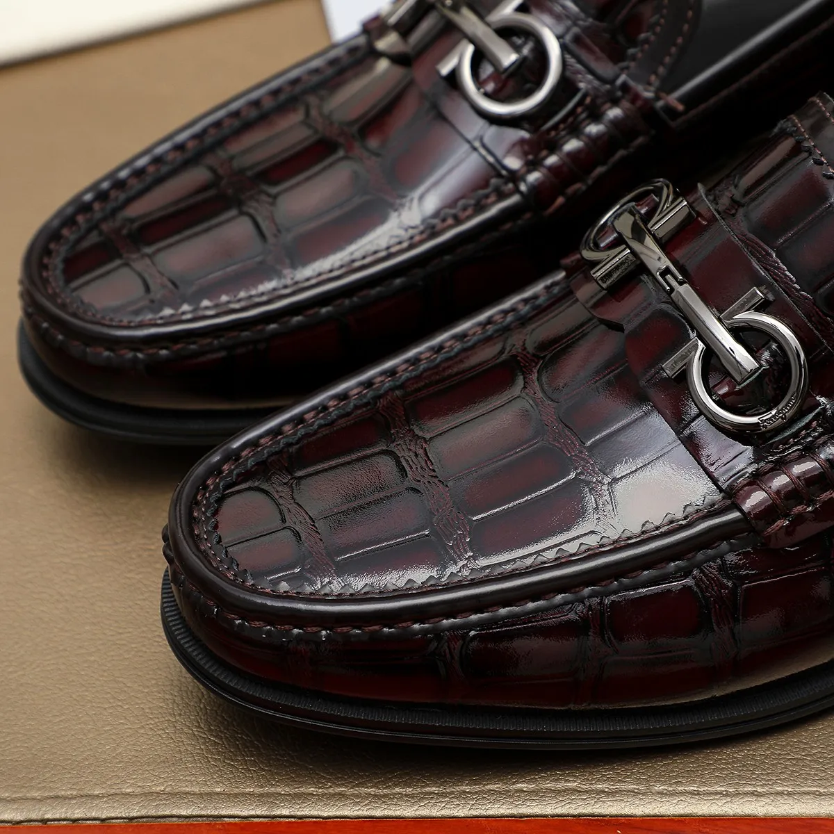 Men's shoes 250 🕷🕷🐂【Ferragamo】Ferragamo Popular fashionable casual shoes🇨🇳Official website counter 1:1 production, original mold opening💯Good quality can be seen, imported high-end first-layer pebbled calfskin, water-dyed🐂leather lining🌿very clear texture, high-quality waterproof, non-slip and wear-resistant outsole🎋high quality and low price, truly handmade🍓, color optional! Code number 38-44 (45. To be customized)